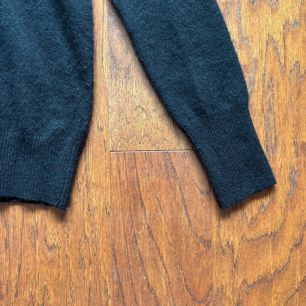 Halogen 100% Cashmere 2-Ply V-Neck Sweater Black | Size XS - Picture 6 of 8